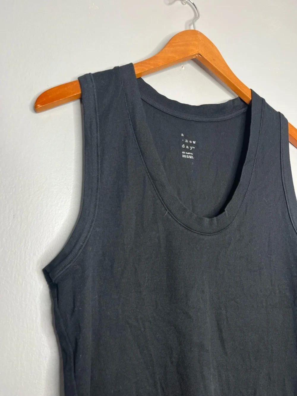 A New Day Black Ribbed Scoop Neck Ringer Tank Top - Picture 3 of 5